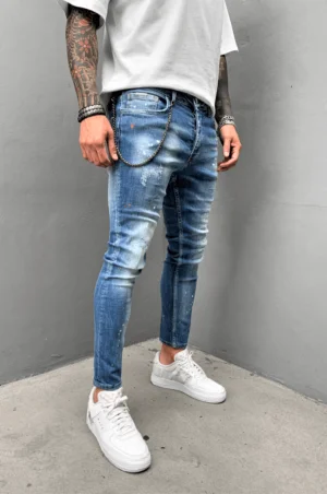 Spodnie jeansowe męskie rurki niebieskie z plamami farby i łańcuchem